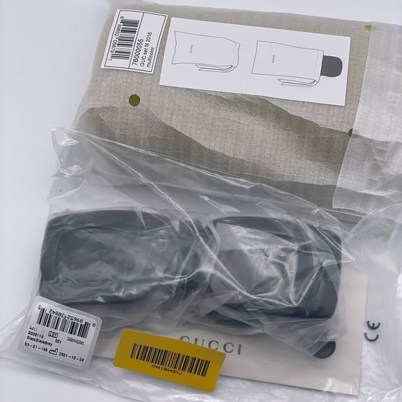 BRAND NEW GUCCI GG0811S 001 Black/Grey Unisex Sunglasses - Picture 12 of 14